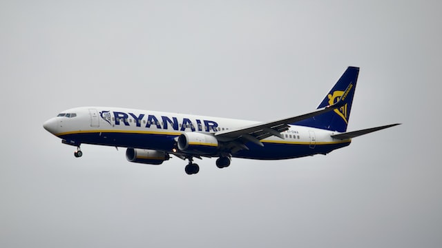 Rynair Boeing 737 landing at Frankfurt Airport