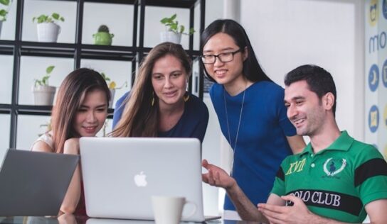 Instantly vs Apollo: Which Sales Outreach Tool is Right for You?