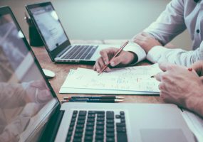 Instantly vs Apollo: Which Sales Outreach Tool is Right for You?