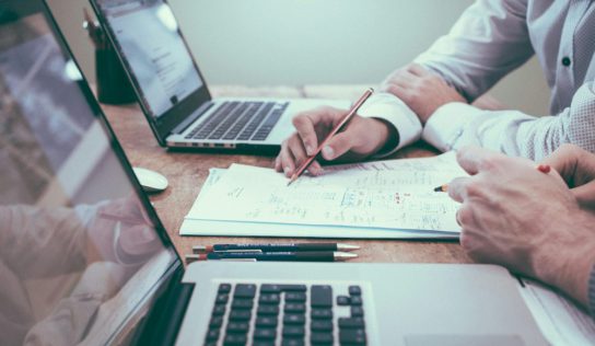 Instantly vs Apollo: Which Sales Outreach Tool is Right for You?
